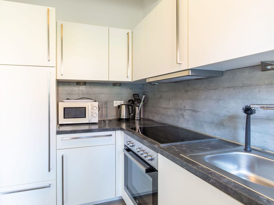 Kitchen Sink, Property, Sink, Cabinetry, Countertop, Kitchen Stove, Kitchen, Building, Home Appliance, Kitchen Appliance