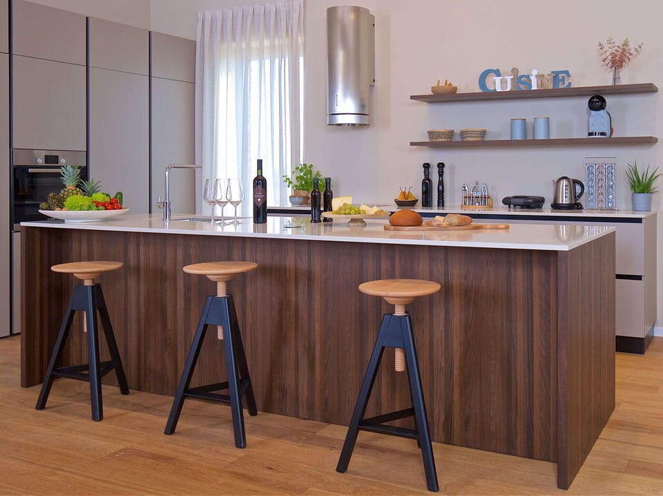 Water, Cloud, Sky, Building, Plant, Window, Swimming Pool, Tree, House, Leisure