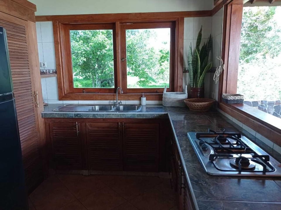 Full size kitchen