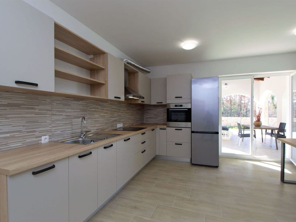 Sky, Furniture, Cloud, Plant, Table, Building, Chair, Interior Design, Tree, Urban Design