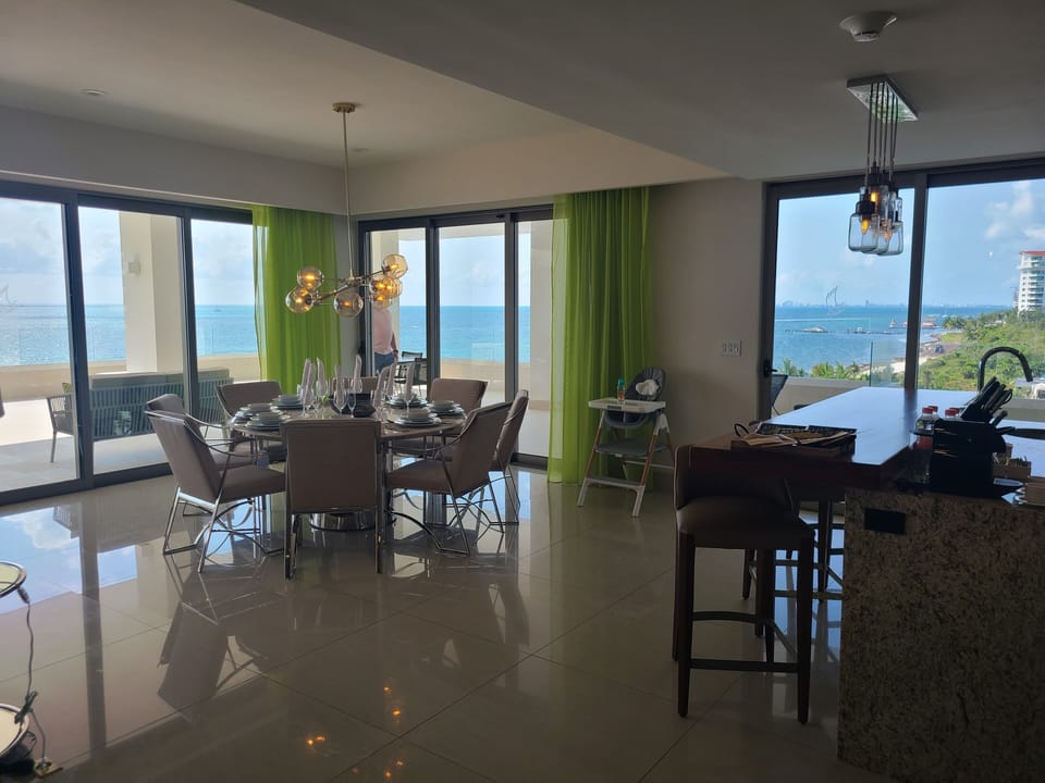 Dining/Kitchen Island