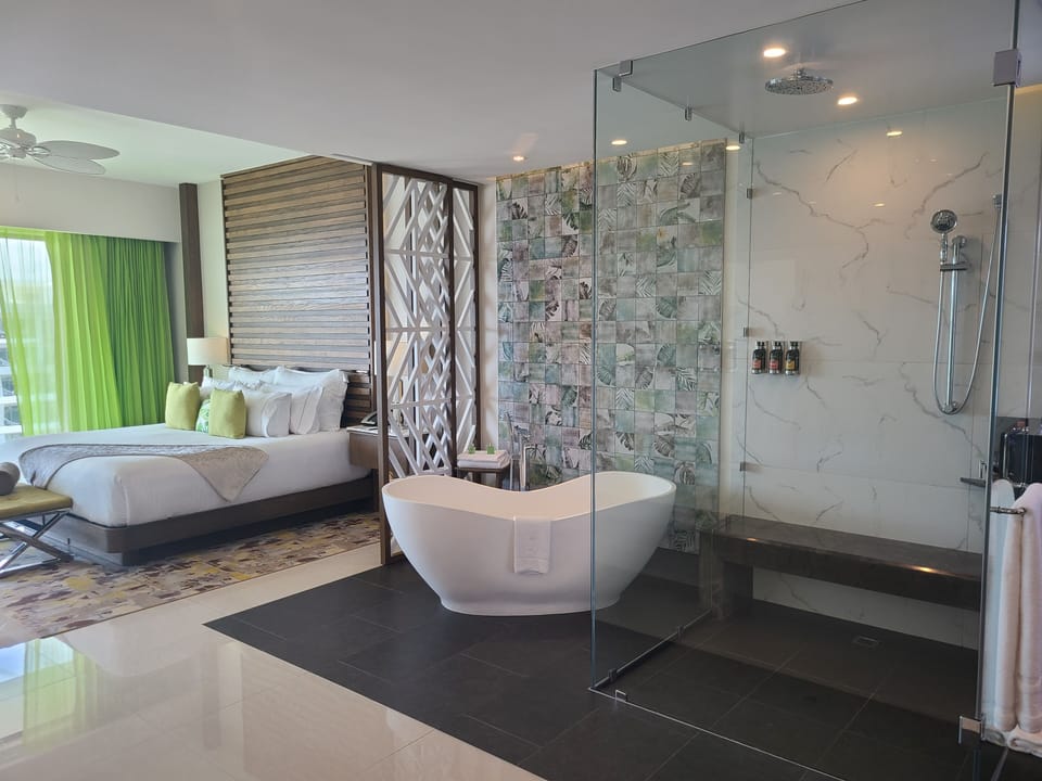 Tub/Shower in every room.