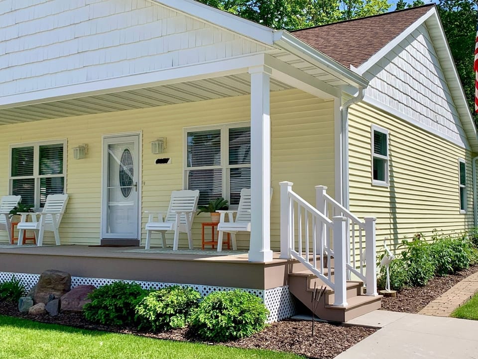 The Cottage on Lakeview