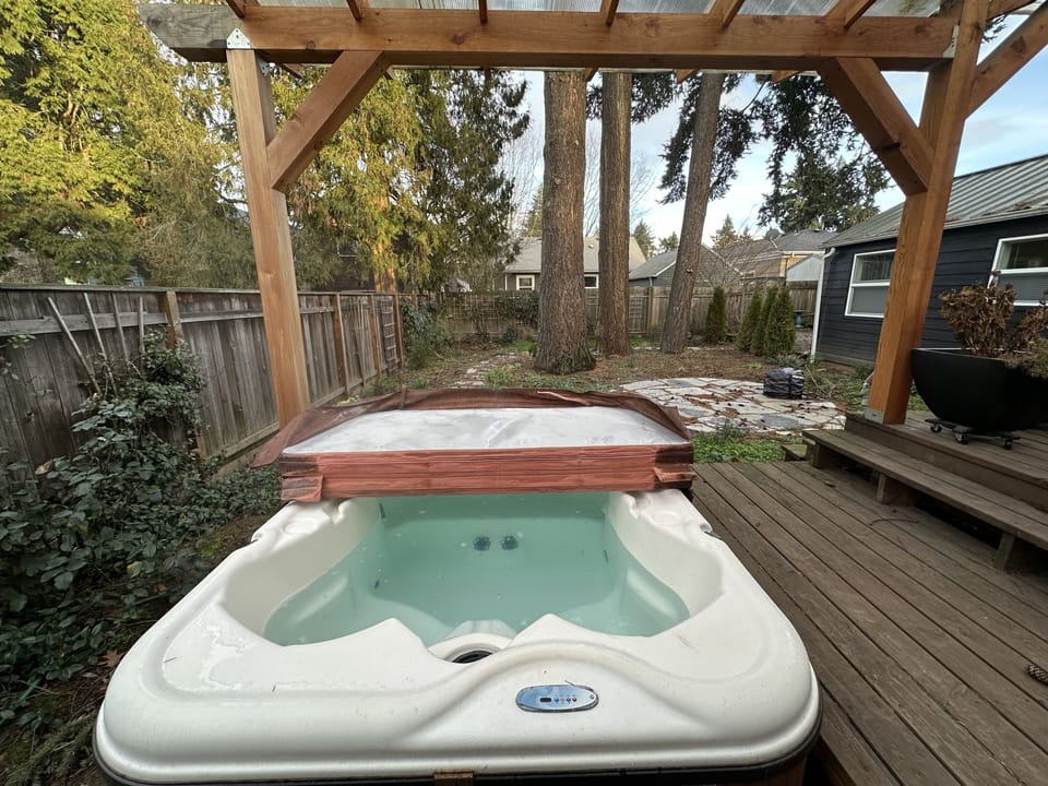 Outdoor spa tub
