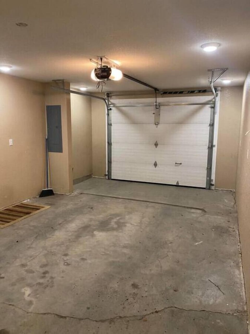 South Suite Attached Single Garage Stall