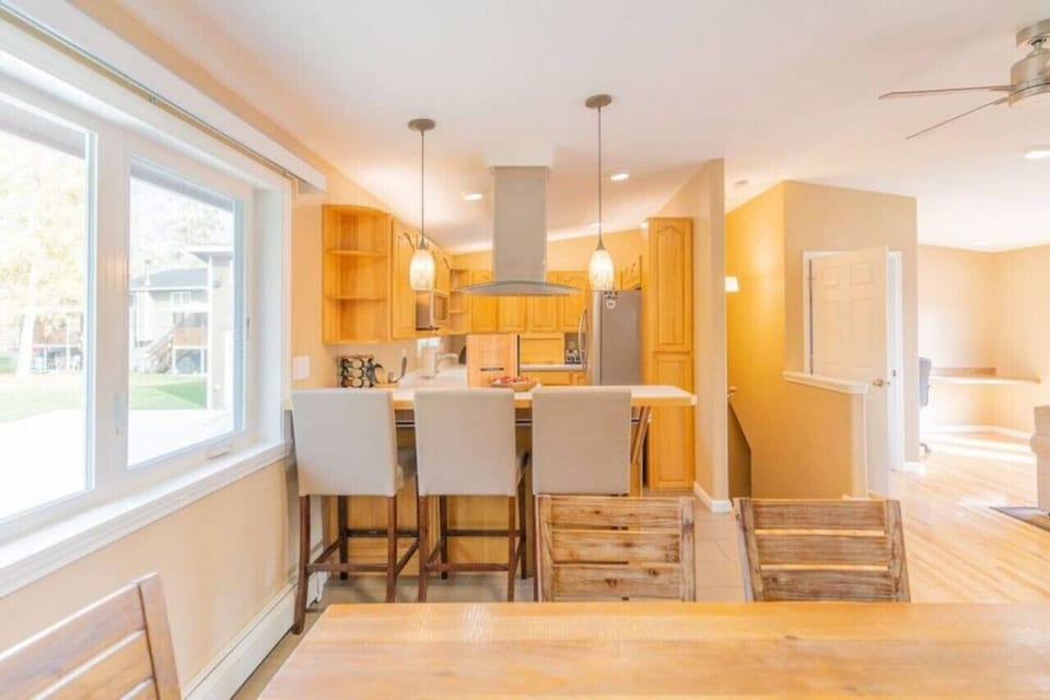 South Suite Breakfast Bar