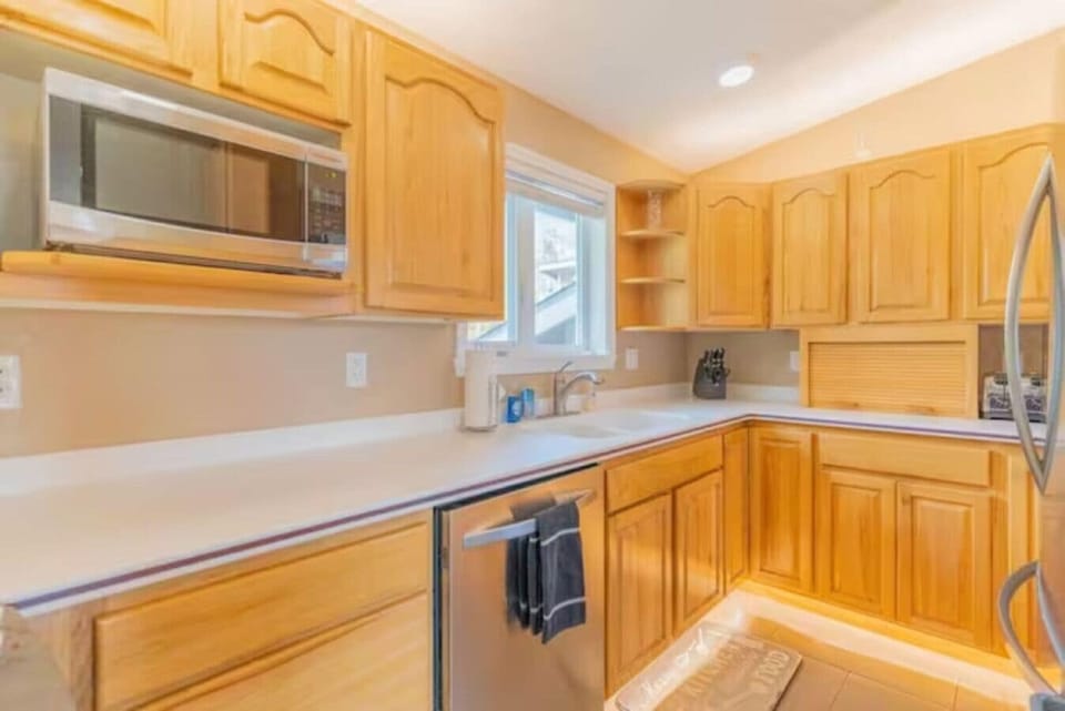 South Suite Kitchen with Stainless Steel Appliances