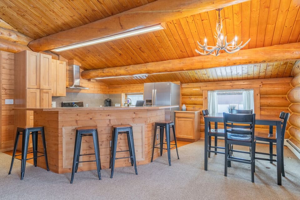 Upstairs Breakfast Bar and Dining Area with Seating for 8