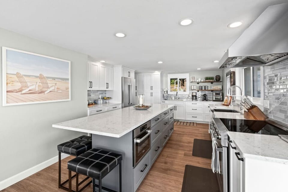 Stunning kitchen area.