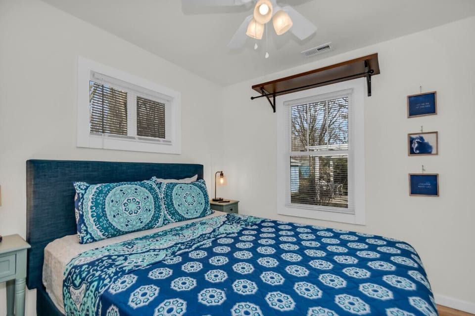 “The UP” Cottage Master Bedroom Queen Bed