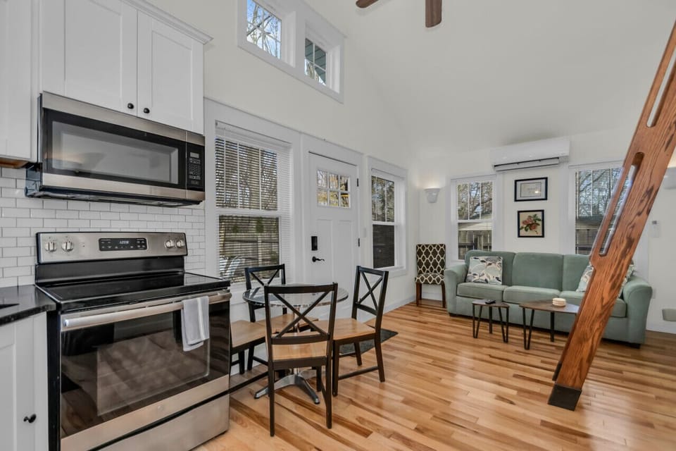 “Ontario” Cottage Open Floor Plan with Vaulted Ceilings