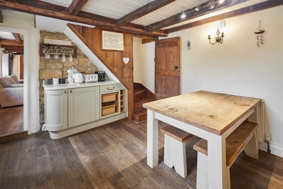Colcott Cottage, Fylingthorpe - Host & Stay