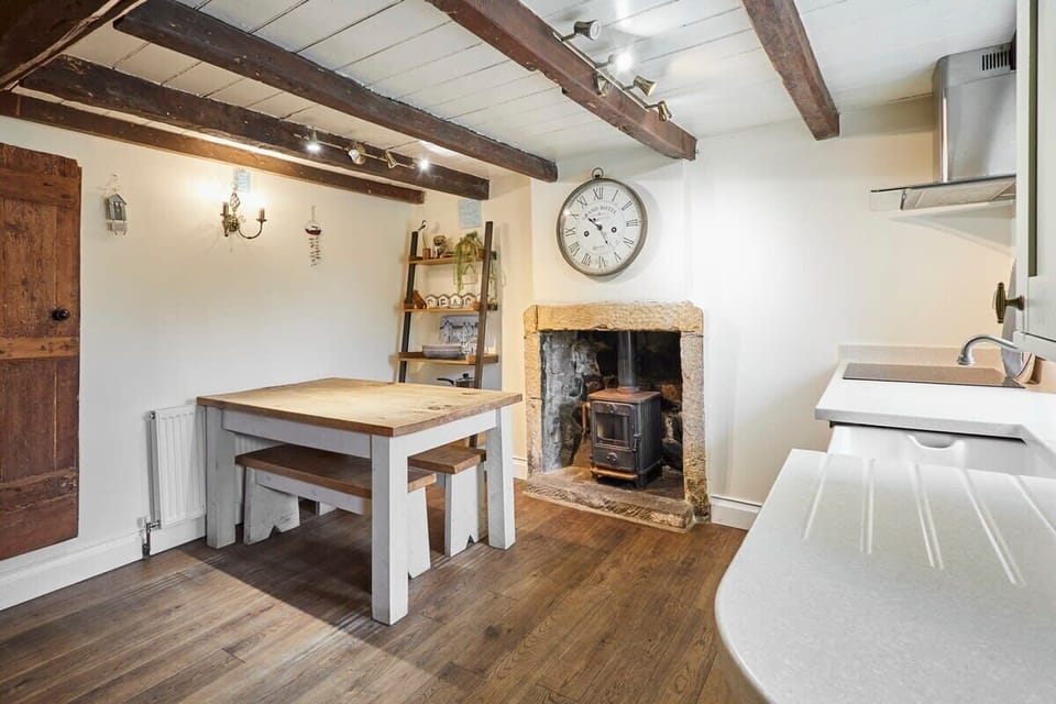 Colcott Cottage, Fylingthorpe - Host & Stay
