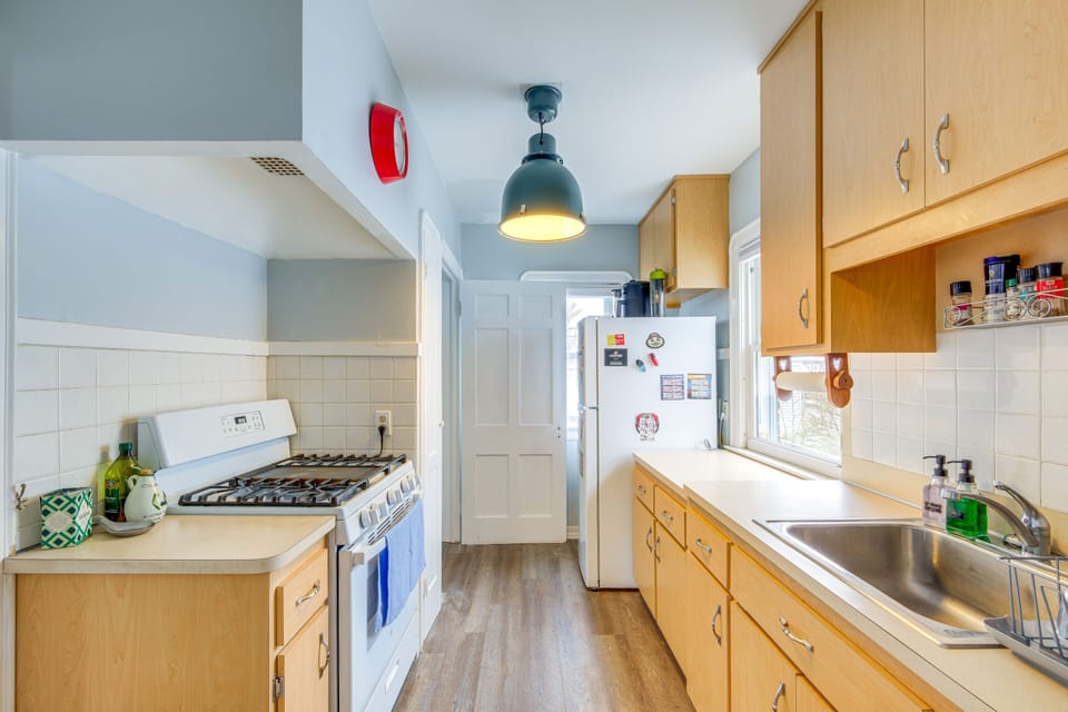 Kitchen | Spices | Air Fryer | Blender | Main Level