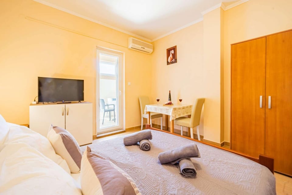 Apartment 7