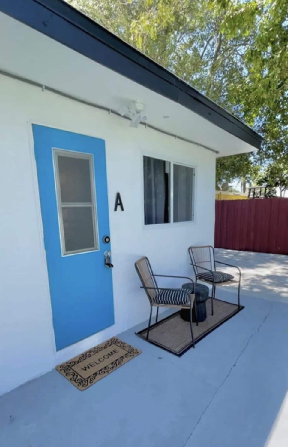 Entry door with smart lock 