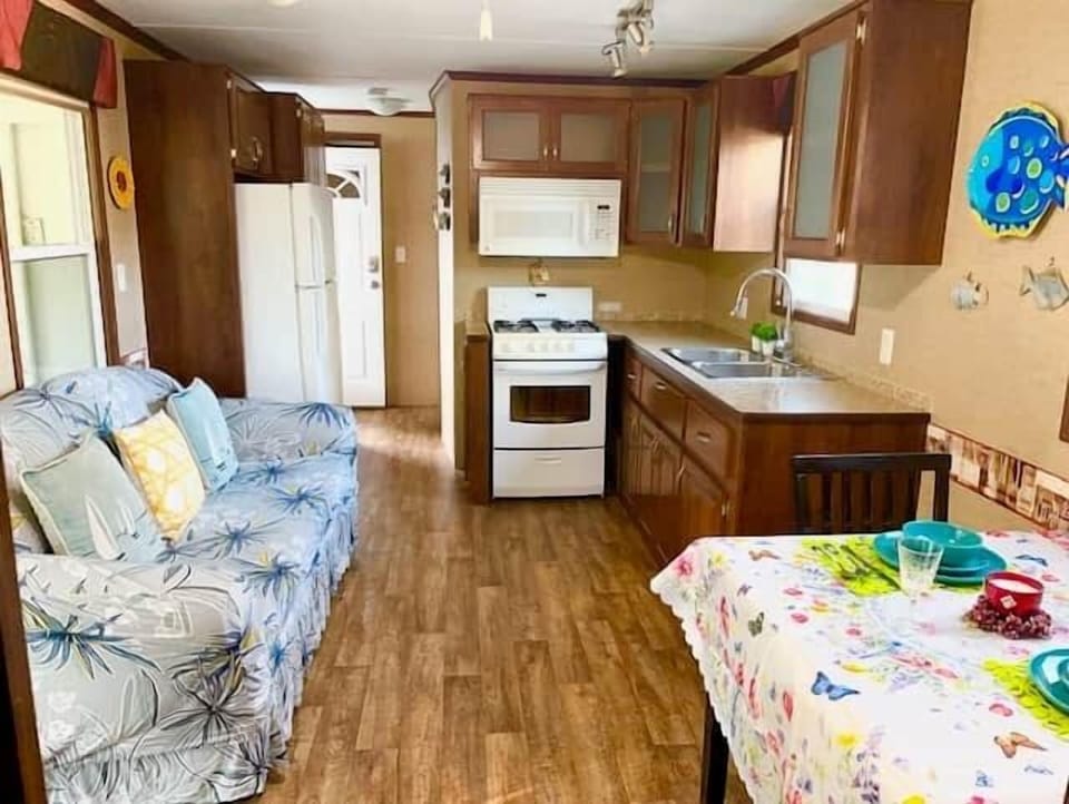 8-Kitchen + Dinning
