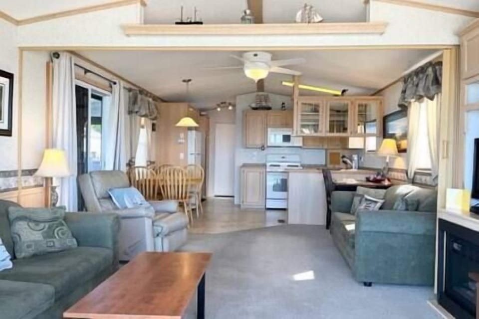 Open concept living room, dining area, kitchen. 