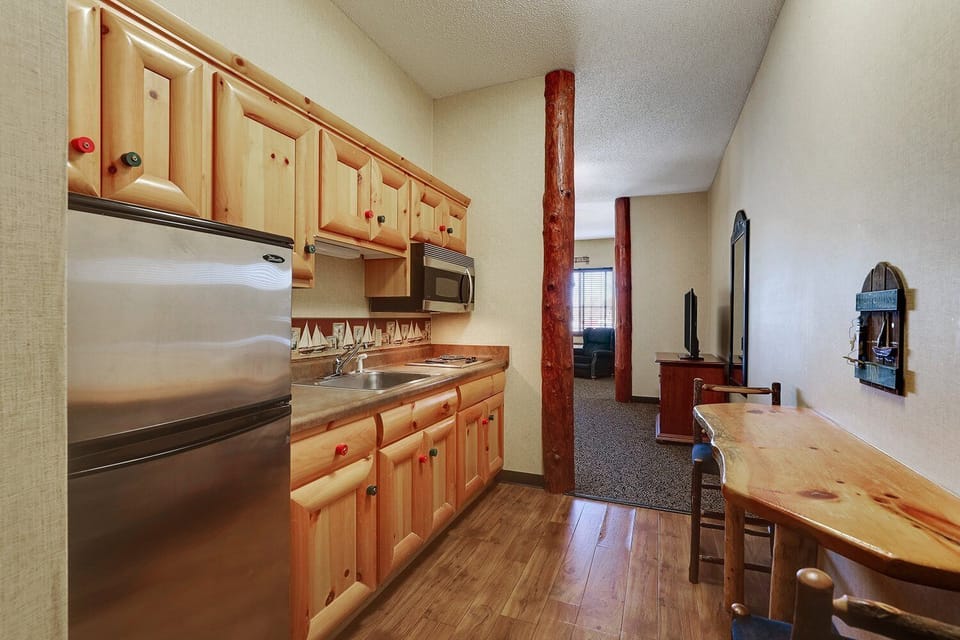 Start mornings with easy meals in the cozy kitchenette.