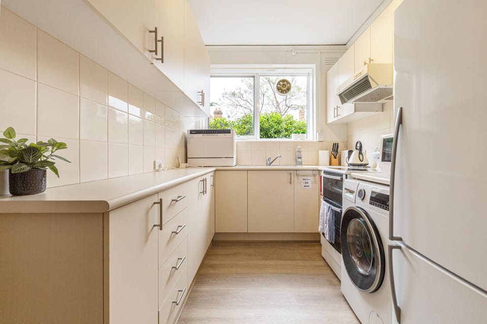 The kitchen has ample space for convenient home meal preparation when you aren’t out sampling Melbourne's famous restaurant scene.