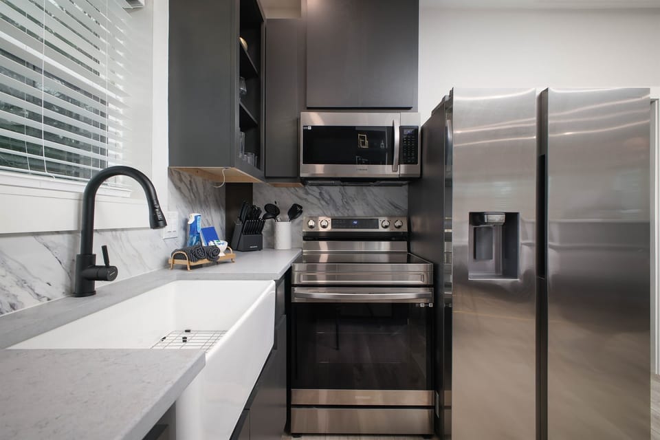 Full size kitchen appliances