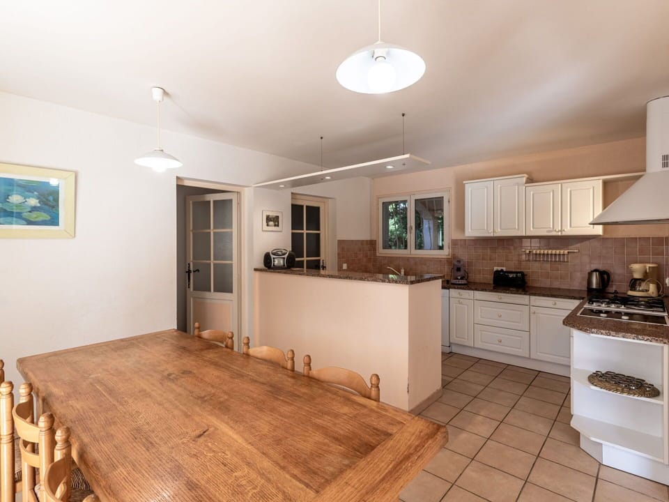 Building, Property, Wood, Interior Design, Table, Computer Desk, House, Window