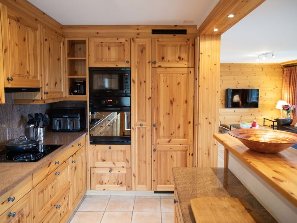 Countertop, Cabinetry, Property, Furniture, Kitchen Appliance, Wood, Interior Design, Kitchen, Lighting, Home Appliance