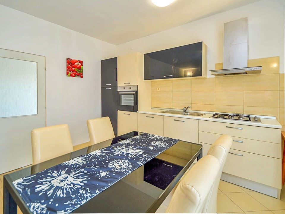 Cabinetry, Property, Furniture, Sink, Tap, Kitchen Sink, Building, Picture Frame, Countertop, Lighting