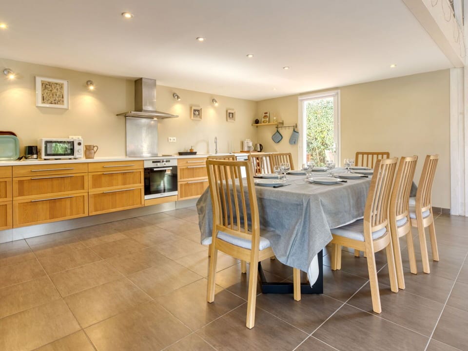 Table, Furniture, Chair, Building, Wood, Cabinetry, Interior Design, Flooring, Floor, Countertop