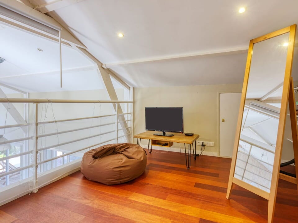 Furniture, Comfort, Wood, Flooring, Building, Television, Floor, Laminate Flooring, House, Wood Stain