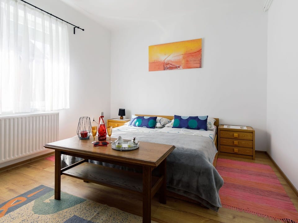 Furniture, Property, Table, Comfort, Wood, Building, Interior Design, Flooring, Window, Floor