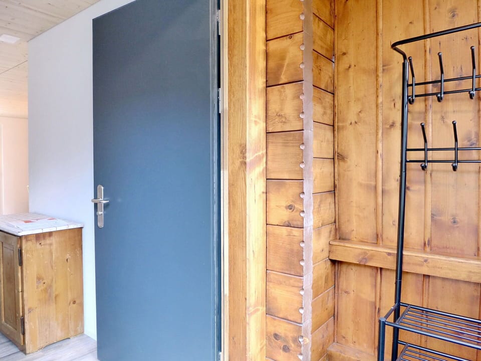 Wood, Wood Stain, Interior Design, Flooring, Floor, Hardwood, Real Estate, Plank, Shelving