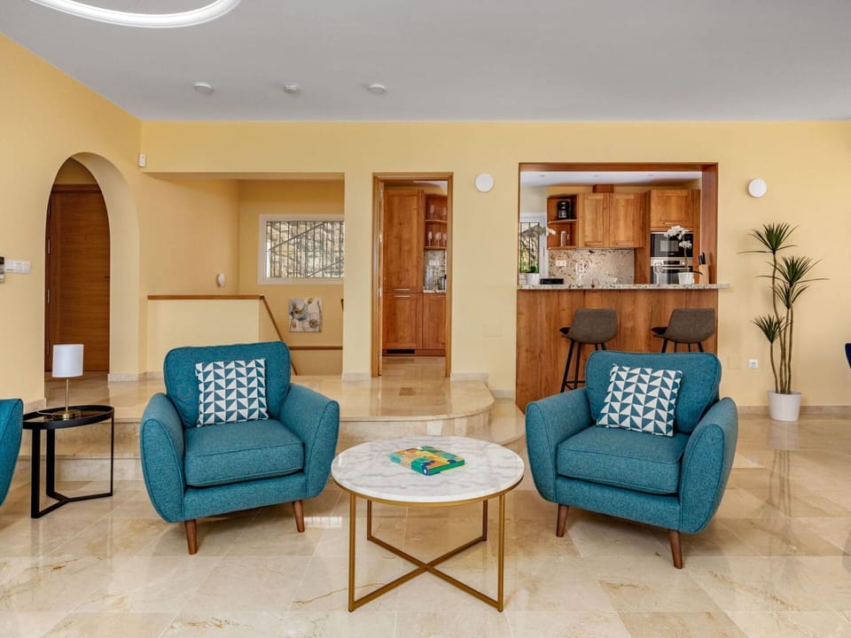 Furniture, Property, Table, Couch, Plant, Azure, Houseplant, Chair, Wood, Lighting