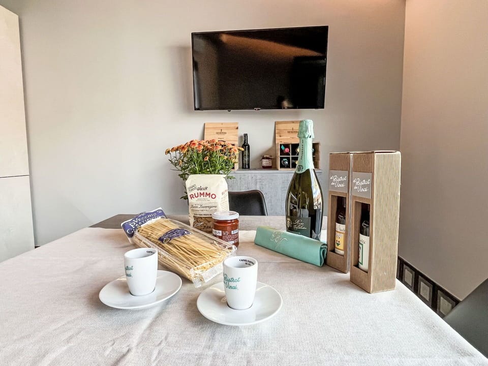 Table, Tableware, Property, Furniture, Drinkware, Dishware, Coffee Cup, Cup, Serveware, Interior Design