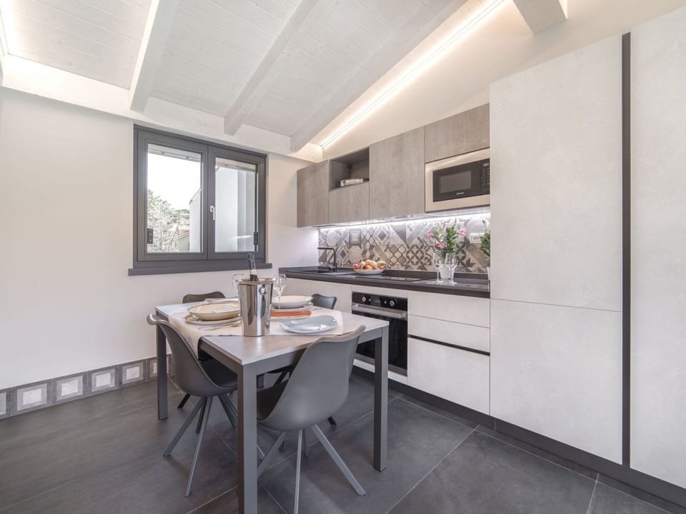 Table, Furniture, Property, Building, Cabinetry, Countertop, Window, Interior Design, Wood, Chair