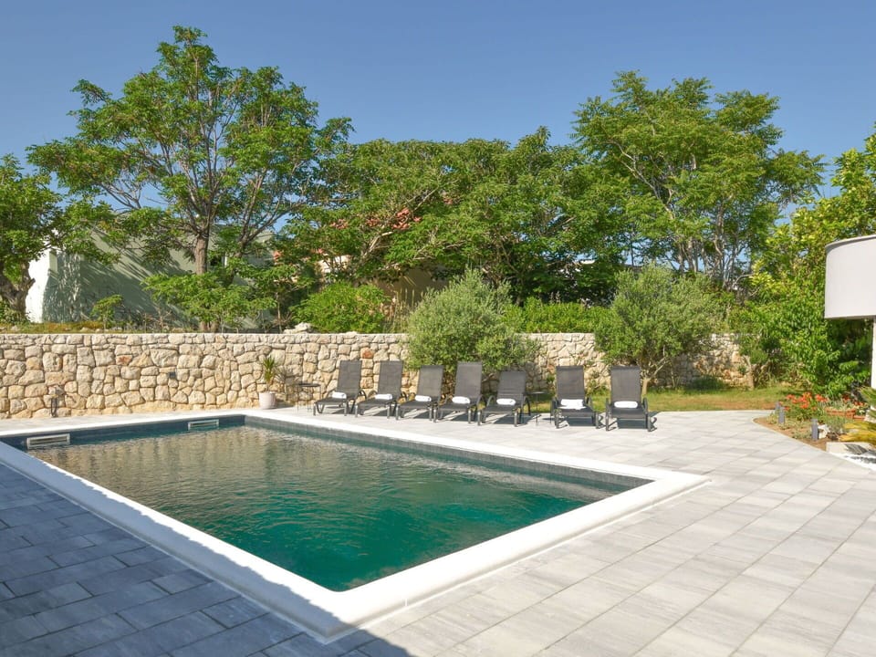 Water, Plant, Property, Sky, Architecture, Building, Tree, Leisure, Grass, Real Estate