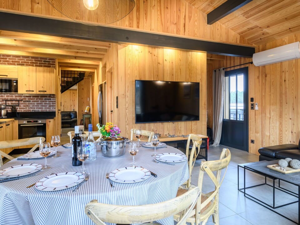 Table, Furniture, Property, Building, Chair, Lighting, Interior Design, Tableware, Wood, Decoration