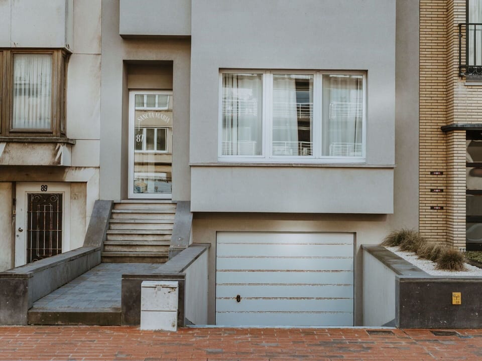 Building, Window, Wood, Rectangle, Material Property, Composite Material, Facade, Door