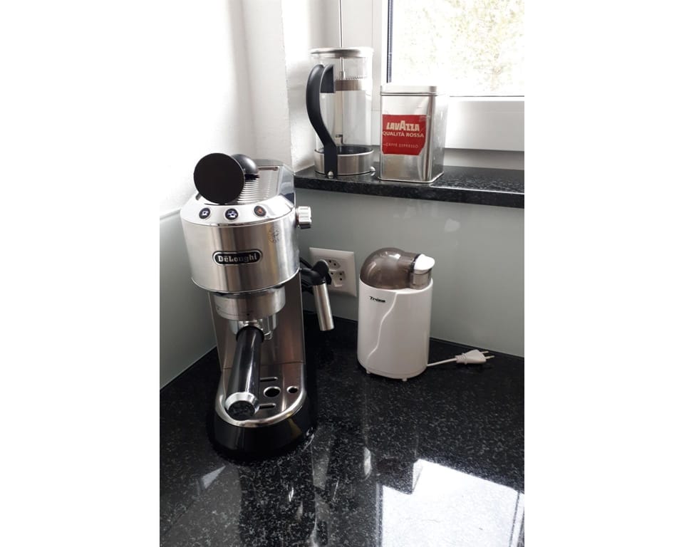 Kitchen Appliance, Home Appliance, Coffeemaker, Flooring, Kitchen, Gas, Drip Coffee Maker, Mixer, Machine