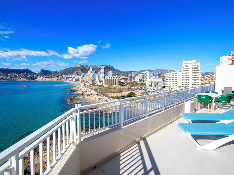 Apartment, Condominium, Sea, Coast, Metropolitan Area, Balcony, Coastal And Oceanic Landforms, Skyscraper, Metropolis