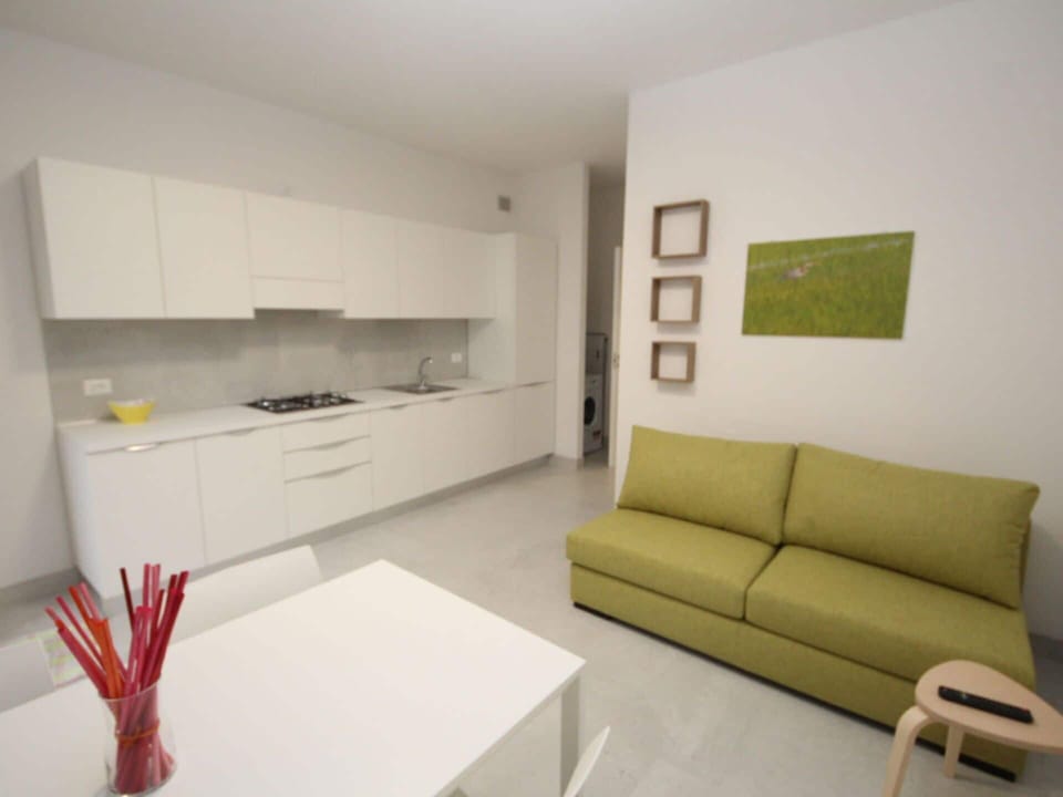 Building, Window, Comfort, Wood, Television, Living Room, Interior Design, House, Couch, Floor