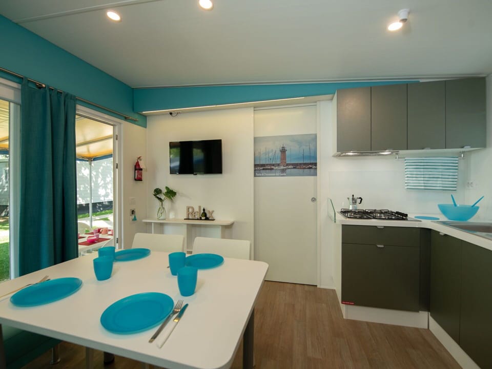 Cabinetry, Countertop, Property, Furniture, Table, Azure, Blue, Plant, Architecture, Wood