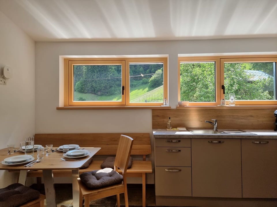 Building, Cabinetry, Kitchen Sink, Property, Window, Furniture, Sink, Table, Tap, Countertop