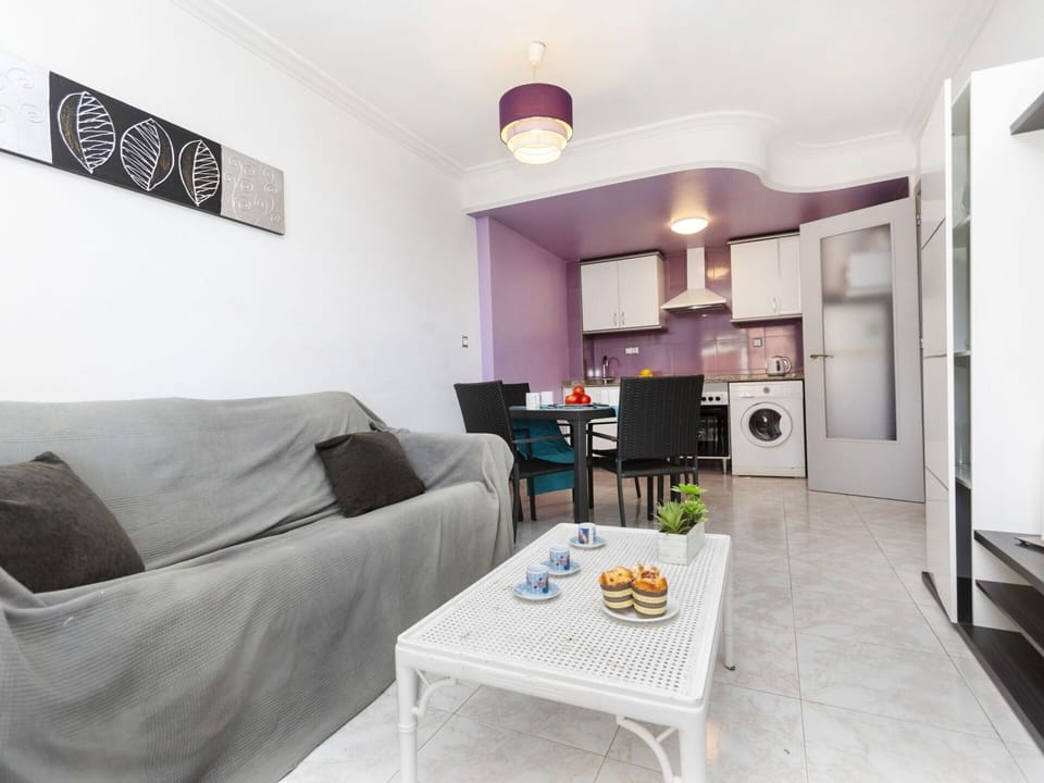Table, Furniture, Couch, Property, Building, Interior Design, Lighting, Comfort, Living Room, Floor