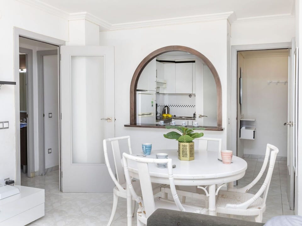 Table, Furniture, Property, Plant, White, Building, Houseplant, Flowerpot, Interior Design, Architecture