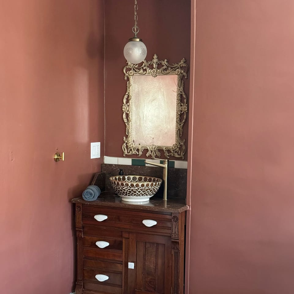 A unique, vintage inspired sink (BR2)