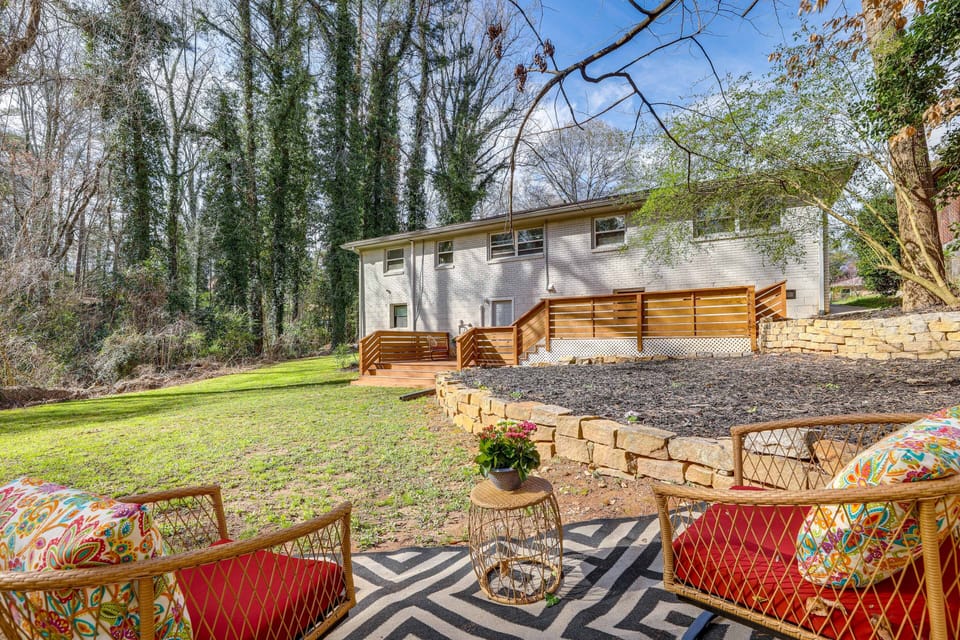Shared Exterior | Single-Story Apartment