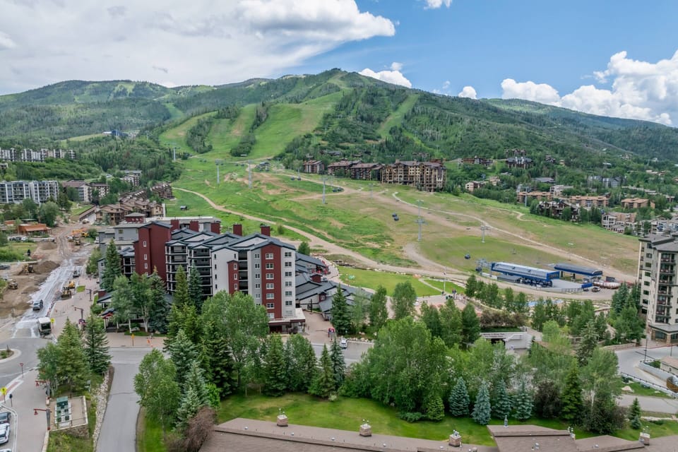 Very close to the gondola, great mountain views right outside.