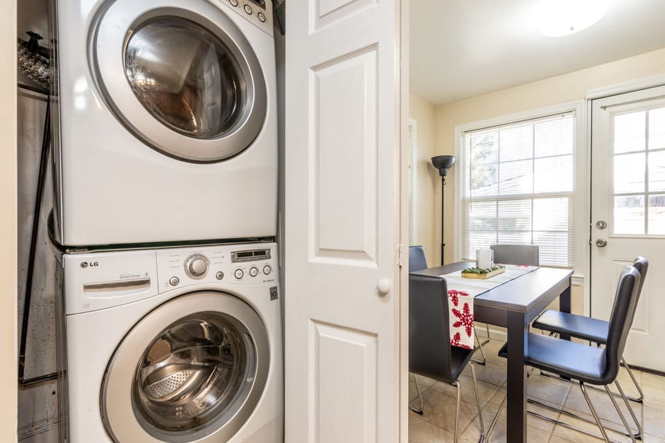 Washer/dryer available for use