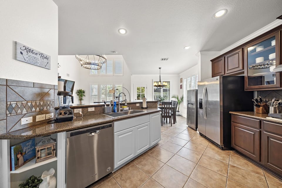 Fully equipped kitchen with high quality granite countertops.
